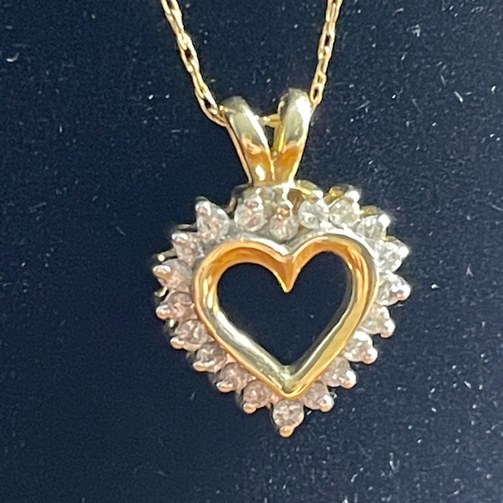10k Gold genuineHeart diamond Pendant Necklace 18”